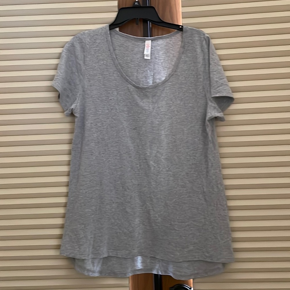 NWOT SZ L LuLaRoe tee